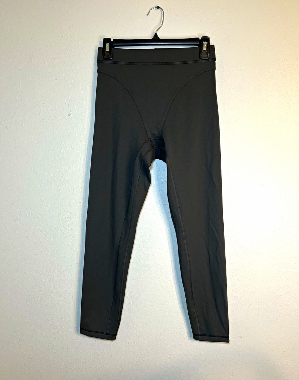 lululemon Wunder Train Aerobic high rise Thing Leggings Logo Accent Size 6